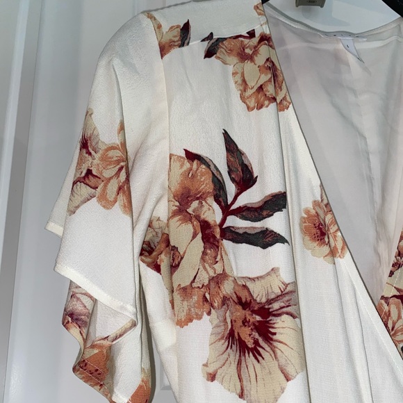 Leith Floral Wrap Dress - Picture 3 of 4